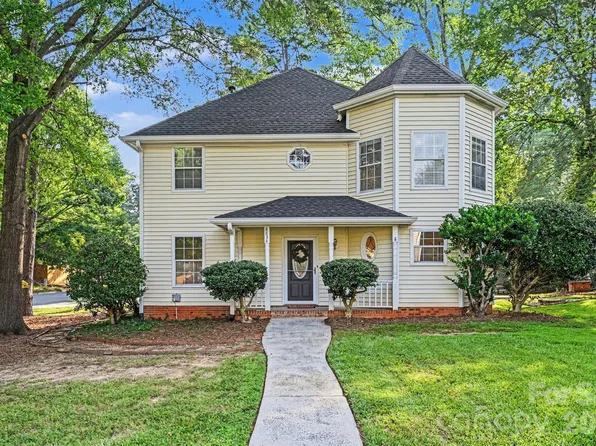 8834 Rittenhouse Cir, Charlotte, NC 28270