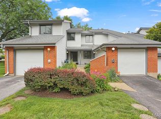 636 Walnut Ridge Dr, Ballwin, MO 63021
