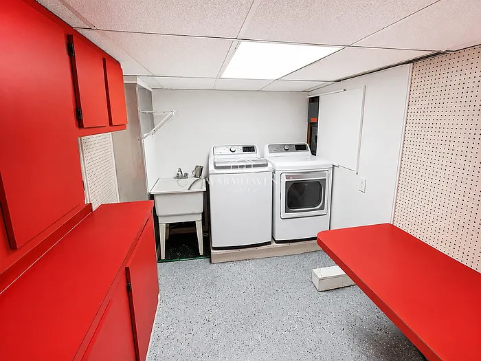 302 N Pershing Ave — Photo 20