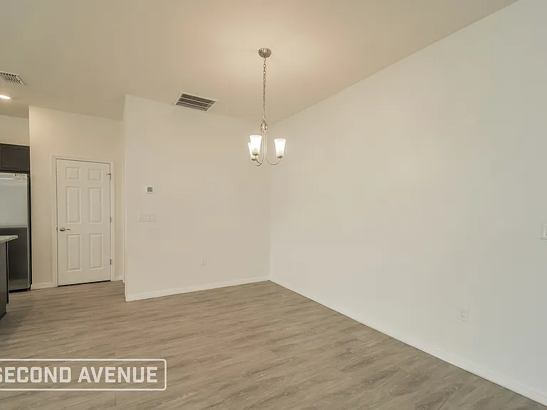 2107 NE 1st Pl — Photo 10