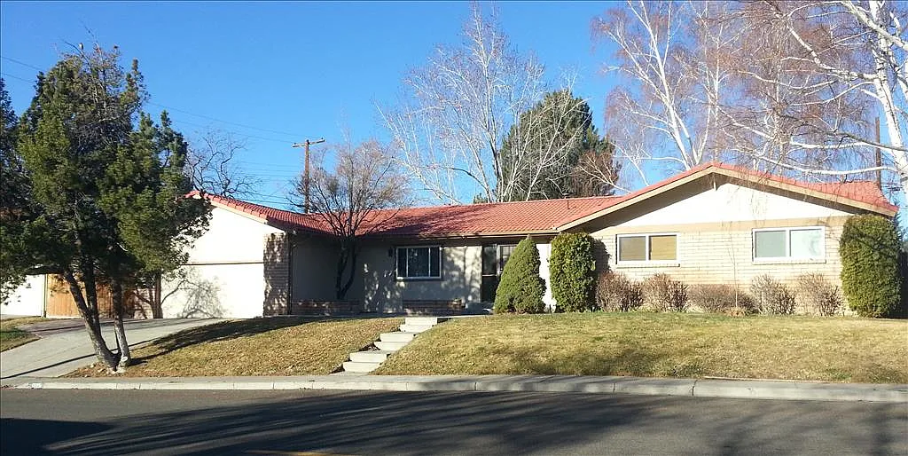 1725 Lander St photo 1