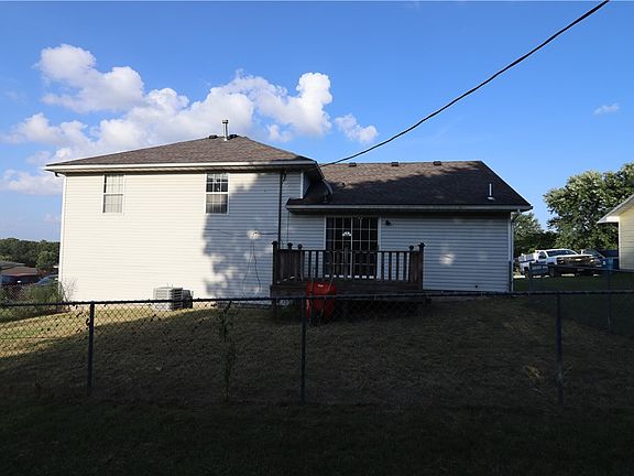 2nd image of 1402 Sunshine Dr