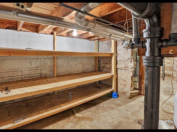 4th image of 204 Noble St