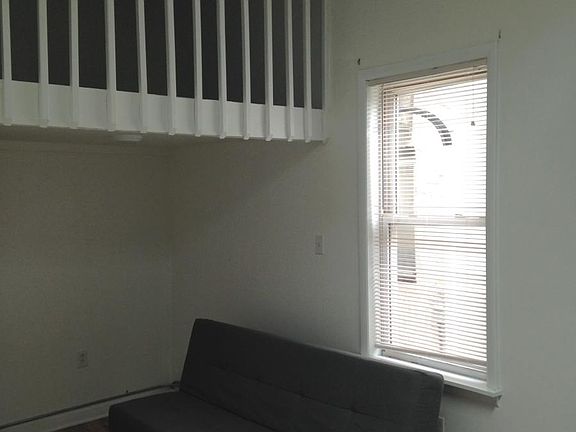 3rd image of 9 W Girard Ave