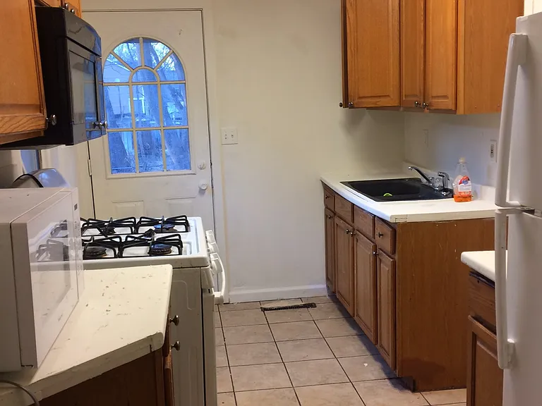 508 W Clinton St — Photo 9
