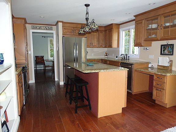4th image of 551 Allen Ave