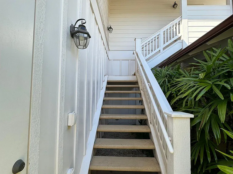92-1214 Olani St #UPSTAIRS — Photo 5