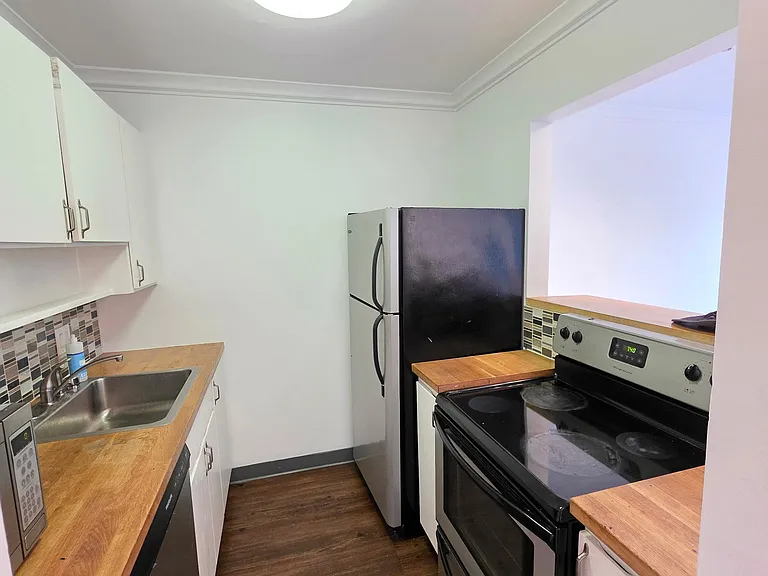 490 N Civic Dr #305 — Photo 7