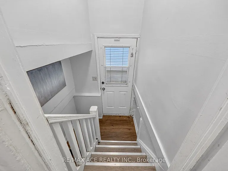 Glebemount Ave — Photo 17