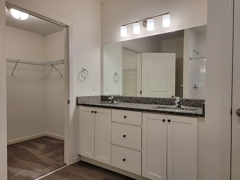 4611 Commerce St #104 — Photo 16