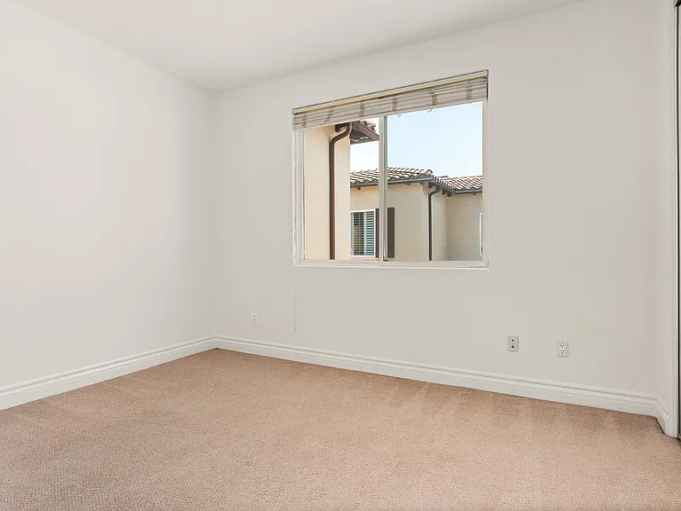 5753 White Oak Ave #12 — Photo 8