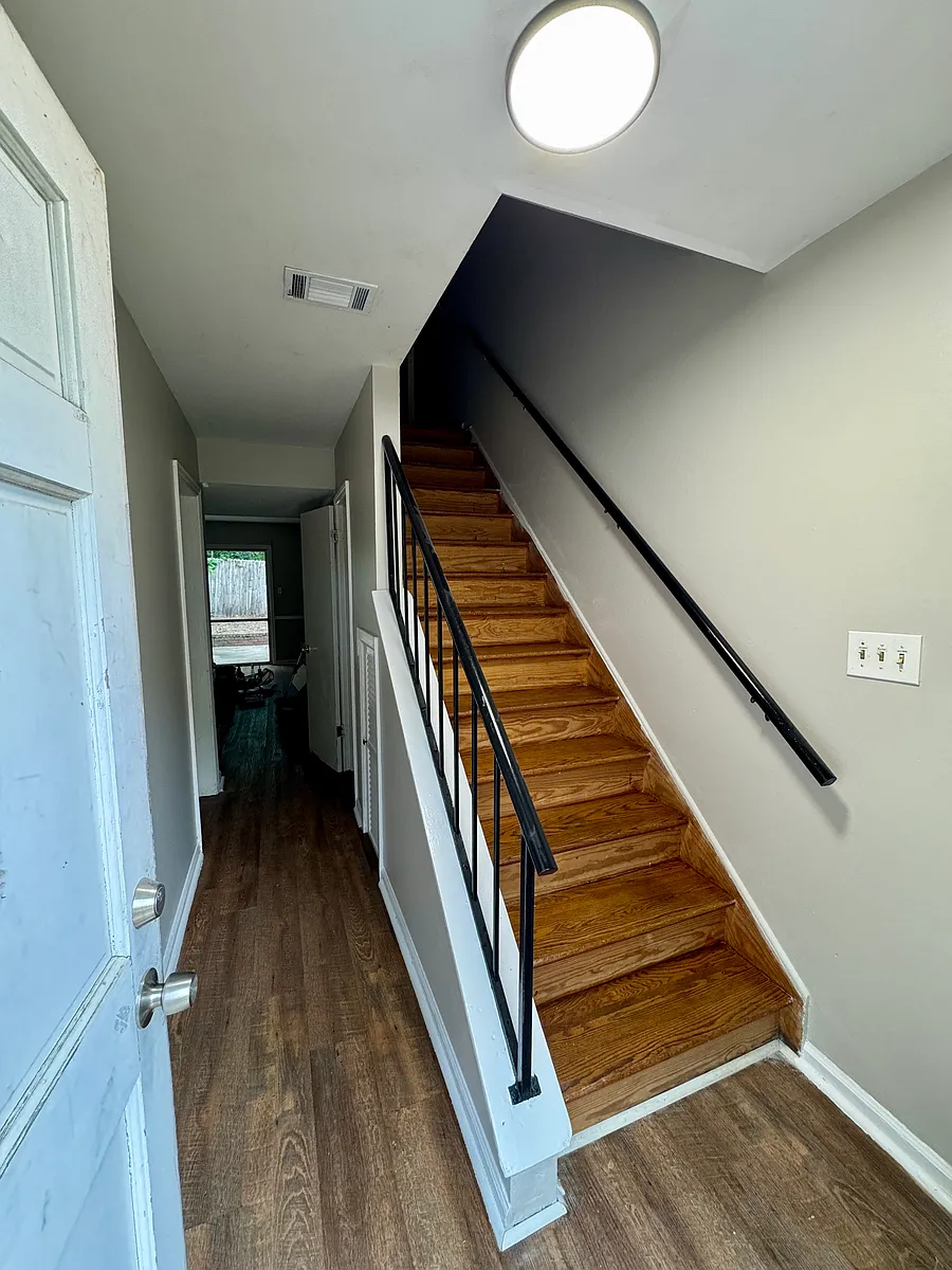 Building Photo - 156 Kenmore Pl #156
