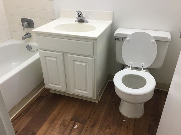 3rd image of 305 W 4th St APT B204