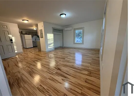 28 Queen St #2