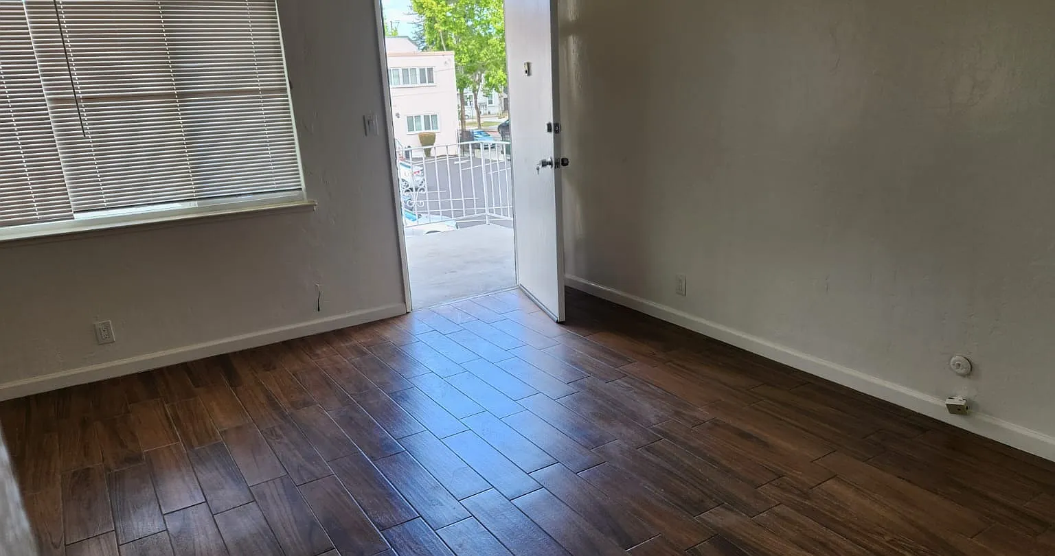 2 bed, 900 sqft, $2,790 — Photo 3