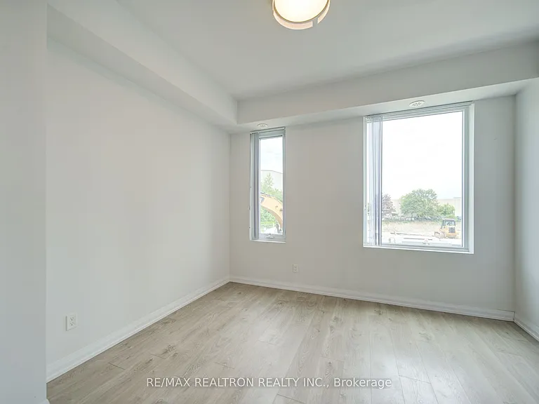 1050 Portage Pkwy #Townhouse 33 — Photo 21