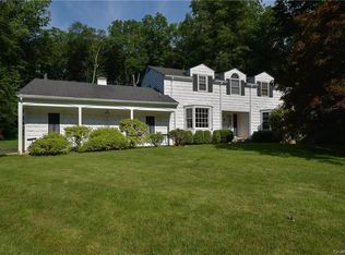 18 Tall Timber Rd, Mount Kisco, NY 10549