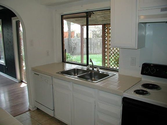 Spacious Kitchen