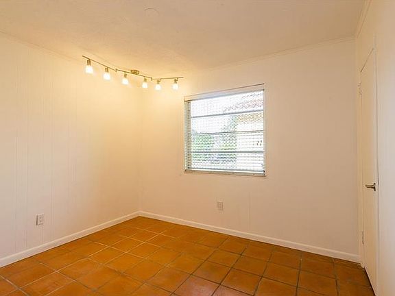 4th image of 4031 Alhambra Cir