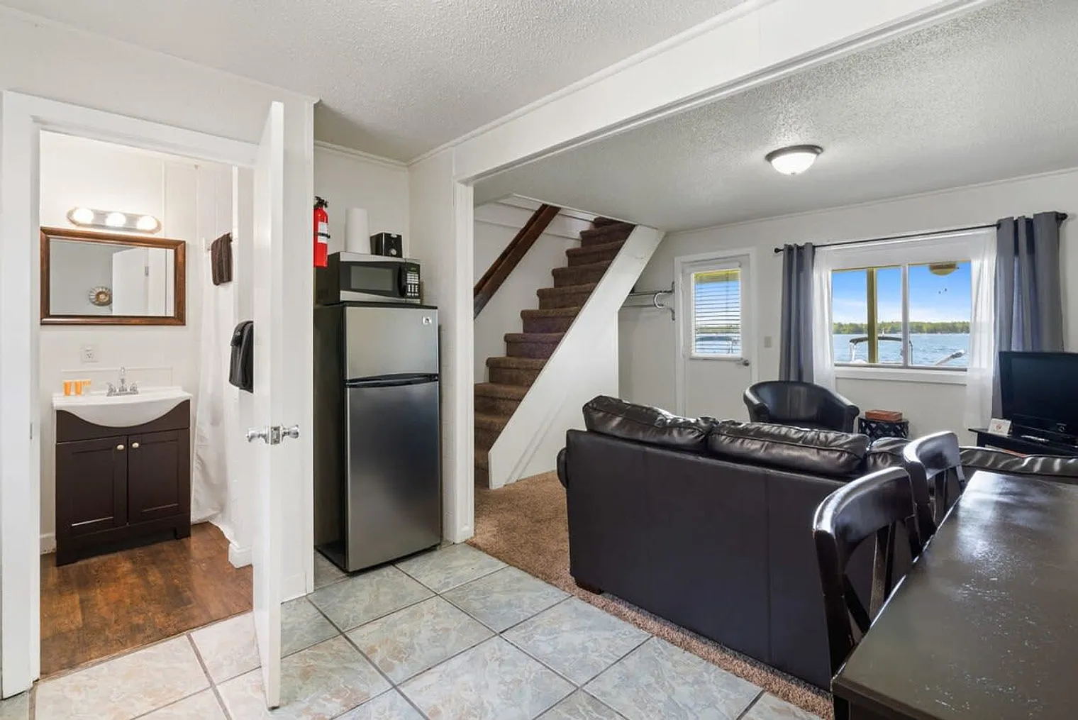 6 bed, 5.0 bath, 2497 sqft, $7,586 — Photo 4