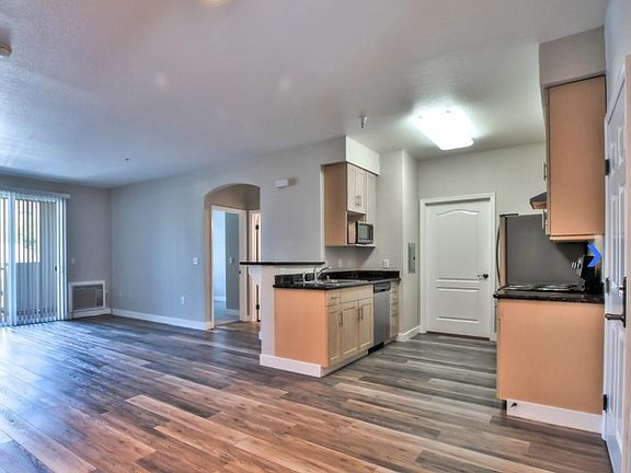 2nd image of 3610 Flora Vista Ave