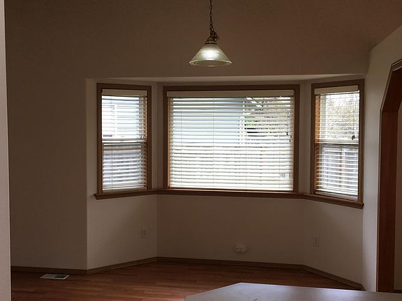 5th image of 11226 52nd Ave NE