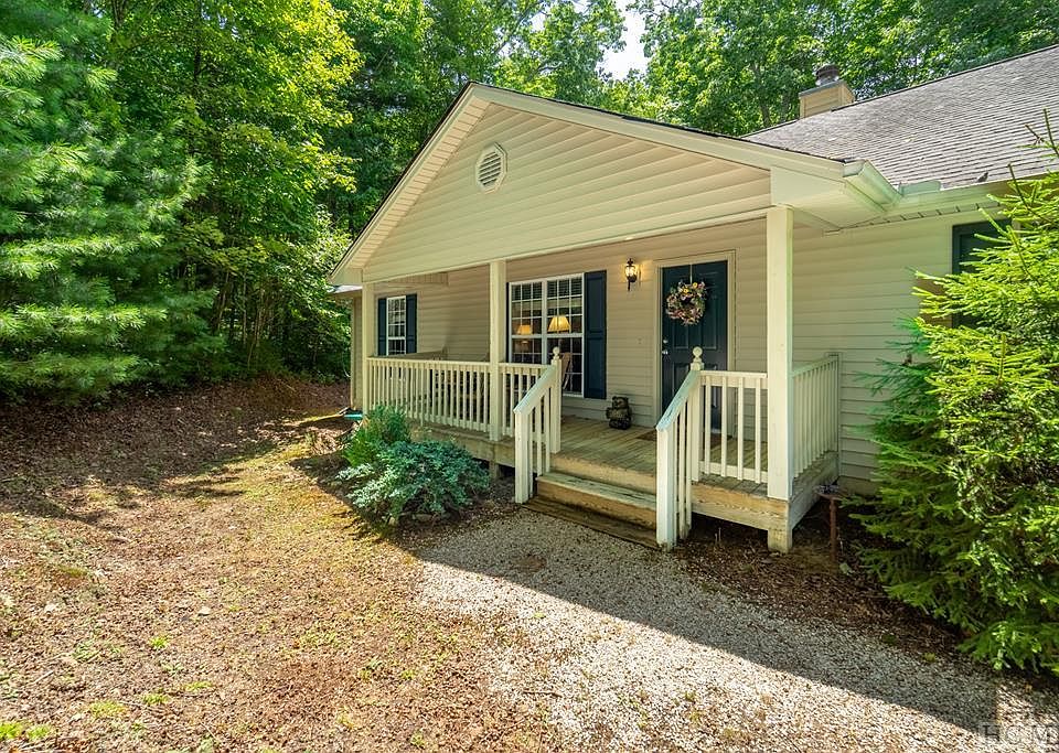1st image of 17 Laurel Dr