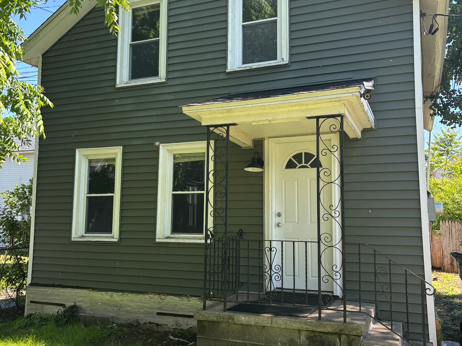 2 bed, 900 sqft, $1,400 — Photo 1