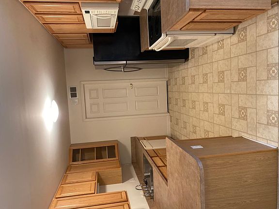 5th image of 700 Amberly Dr
