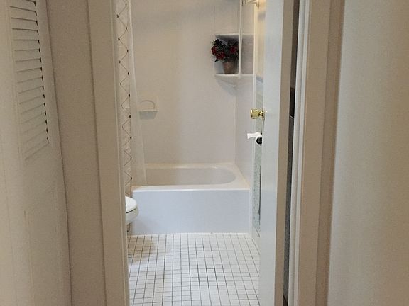 5th image of 4418 Euclid Ave APT 1C