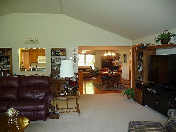 2nd image of 618 Norris Dr