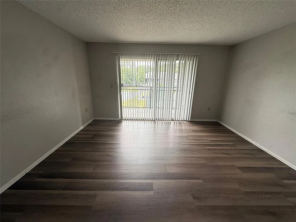 2 bed, 2.0 bath, 950 sqft, $1,600 — Photo 3