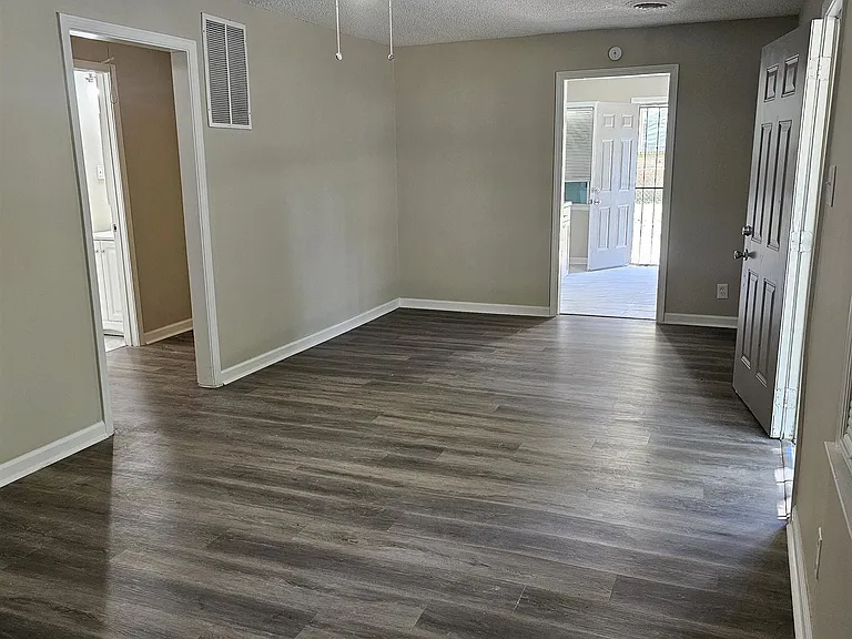 4746 Hodge Rd — Photo 3