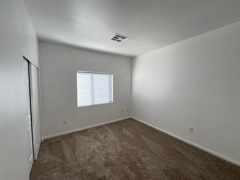 4915 E Russell Rd #142-8 — Photo 28