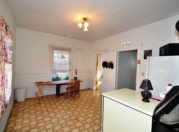 5th image of 612 1st Ave