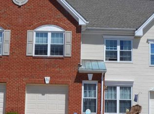 28 La Costa Dr, Blackwood, NJ 08012