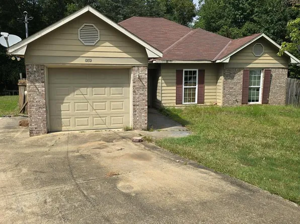 1252 School House Dr, Columbus, GA 31907