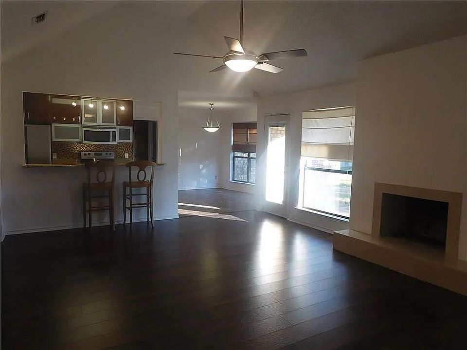1st image of 1304 Brazos Dr