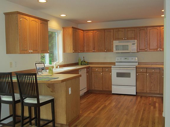 4th image of 8327 96th St NE