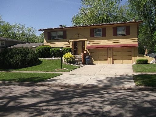 1st image of 821 Fitzhenry Ct