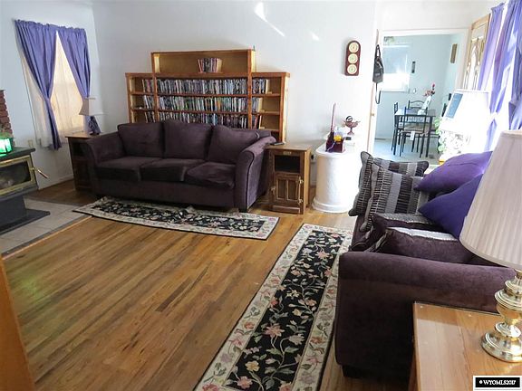 4th image of 901 W Park Ave