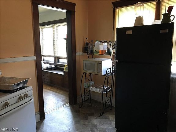 5th image of 11911 Saywell Ave