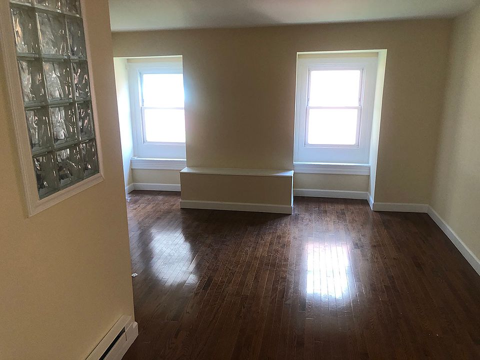 2nd image of 316 S 15th St APT 4