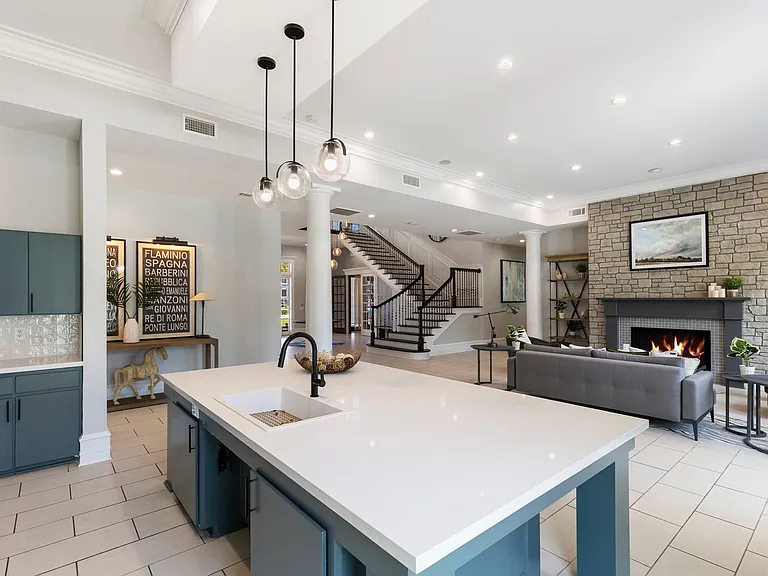 Leasing Center