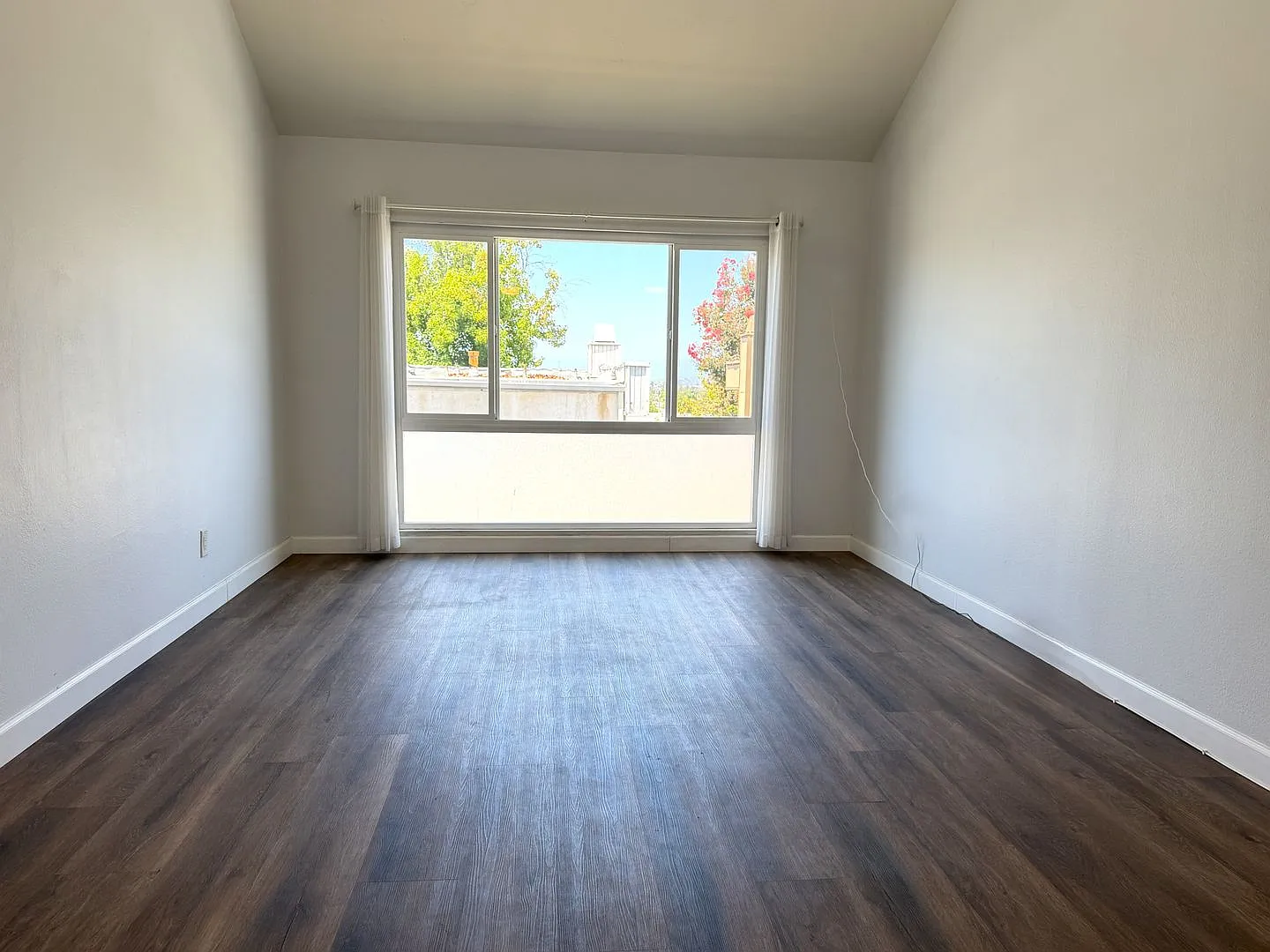 Adorable Light & Bright Sunset Meadows Condo! — Photo 3