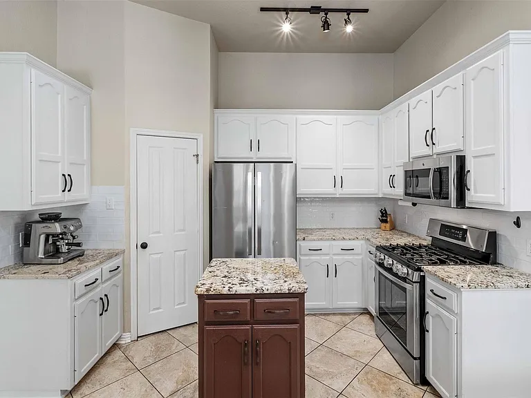 3704 Runnels Ct — Photo 8