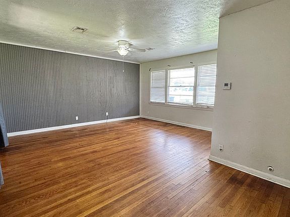 4th image of 3559 Charles Ave