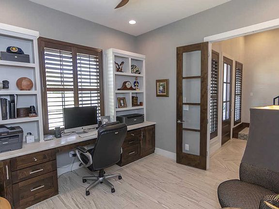 4th image of 760 Esperanza Pl