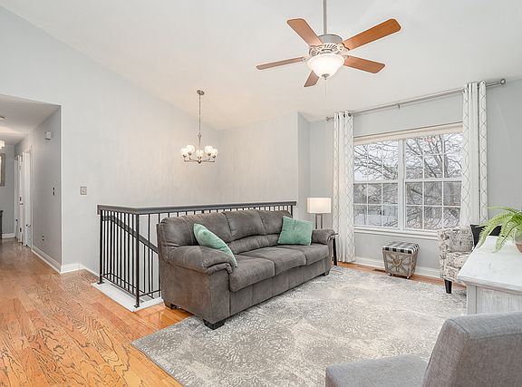 3rd image of 4011 Hennepin Dr