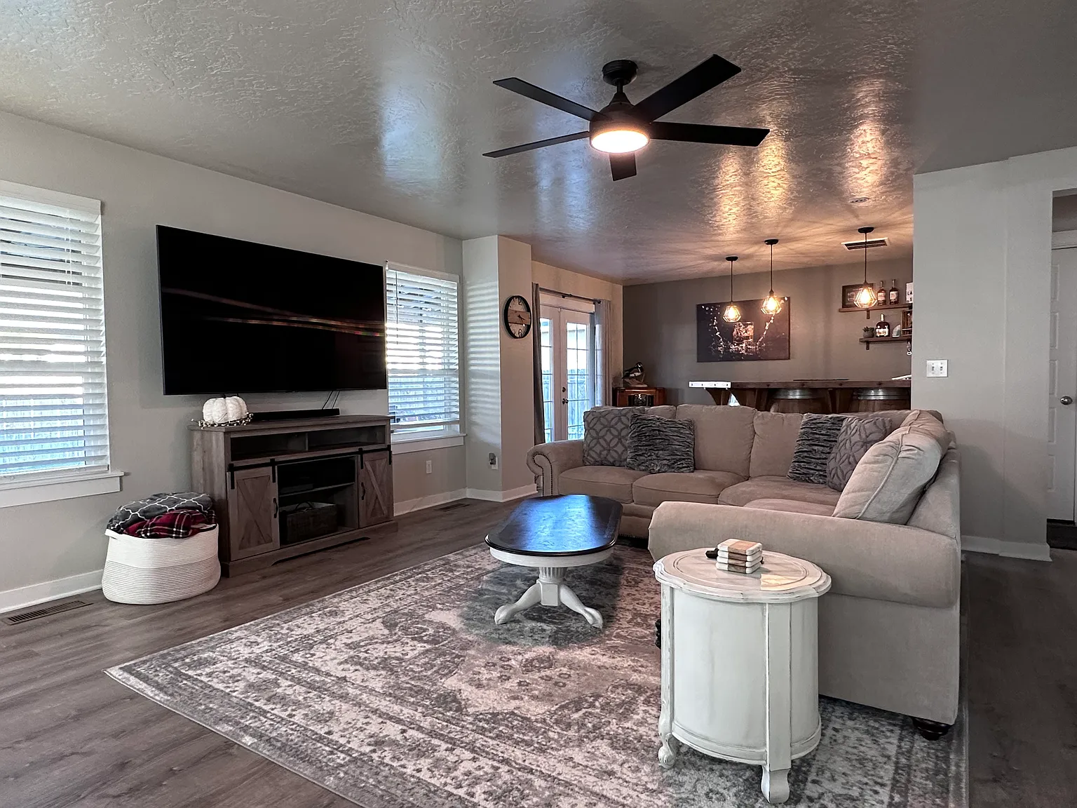4 bed, 2.5 bath, 2650 sqft, $2,900 — Photo 3